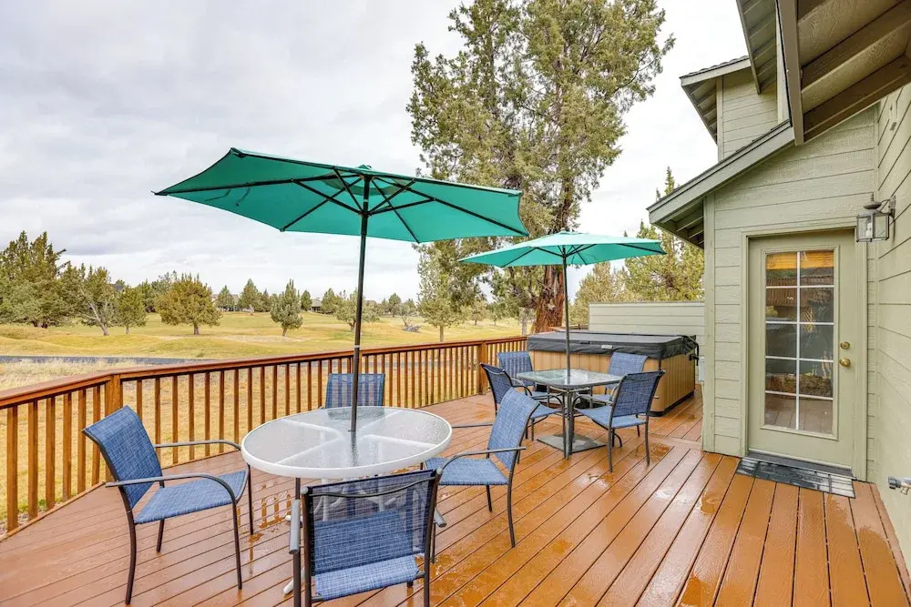 Hot Tub at Townhome on 8th Green in Redmond