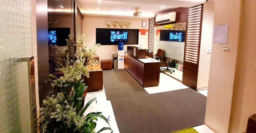 Hotel Heritage - Near Trade Center, Visa Consulate BKC