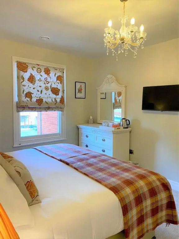Deluxe Double room with courtyard view (full double bed)