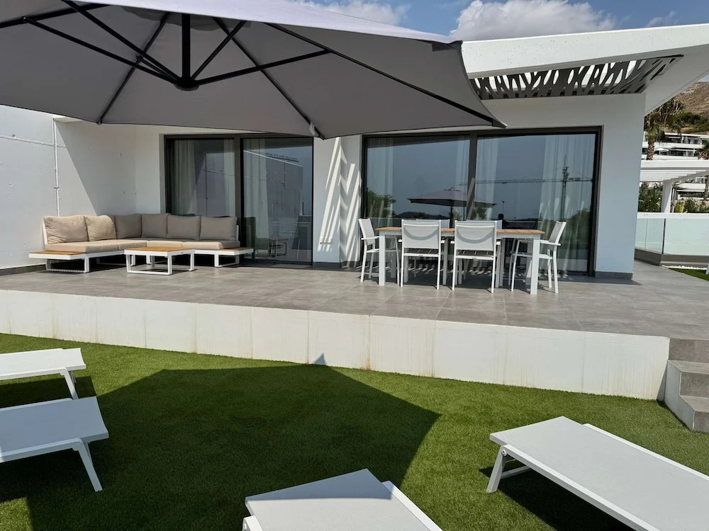 Resort Seascape Villa 8 by Bookaparadise