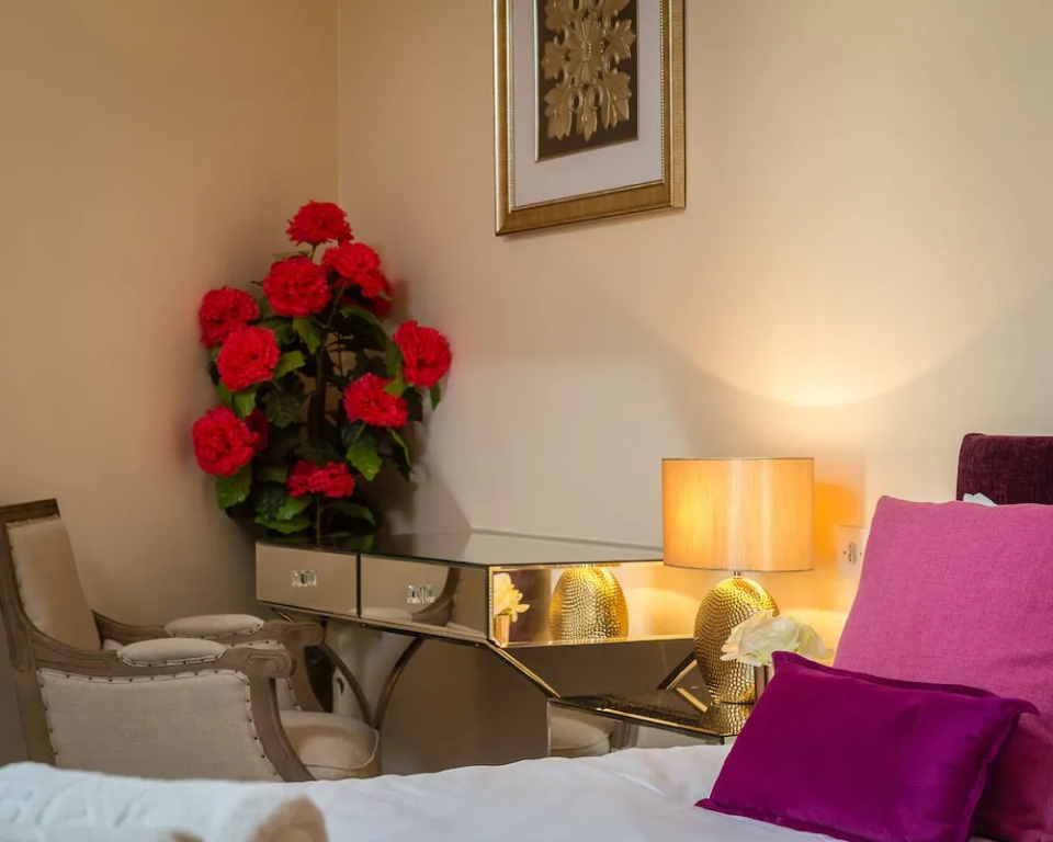 Spacious 2-bedroom Apartment in Mayfair