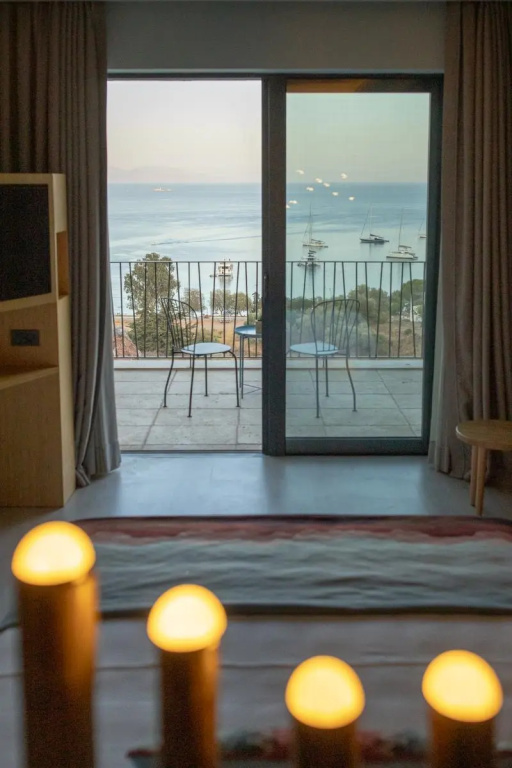 Standard Double room with balcony and with sea view (full double bed)