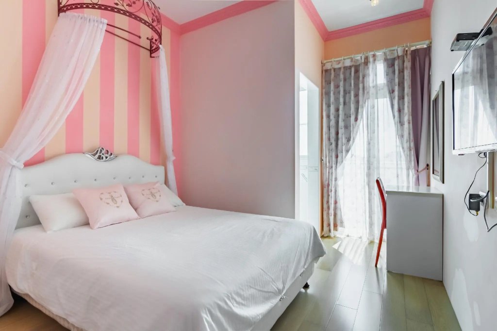 Standard Double room with balcony (full double bed)