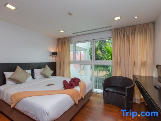 The Palms, Kamala Beach