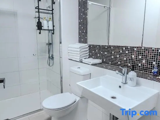 Upper West Side Spencer Heights 2BR 1Car