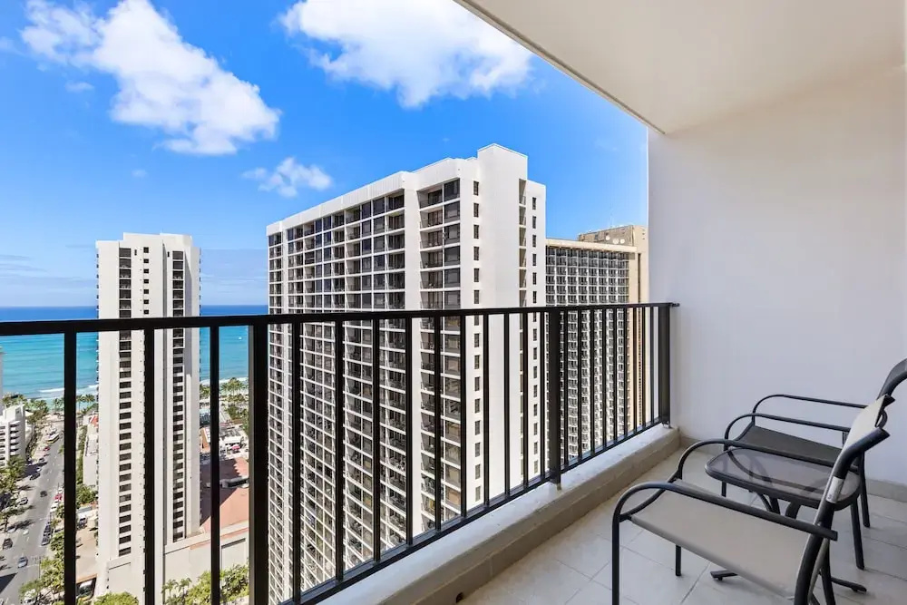 Beautifully Renovated 32nd Floor Deluxe Ocean View Waikiki Condo