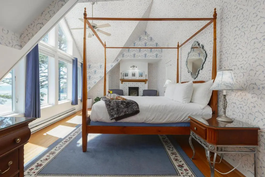 Deluxe Double room (full double bed)