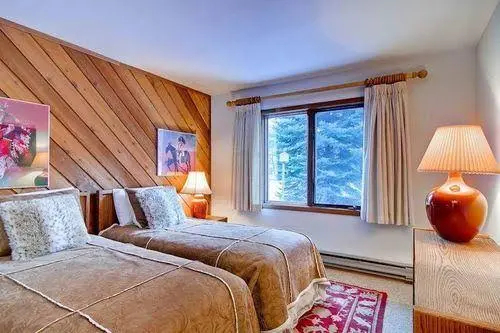 Sunburst in Elkhorn by Alpine Lodging