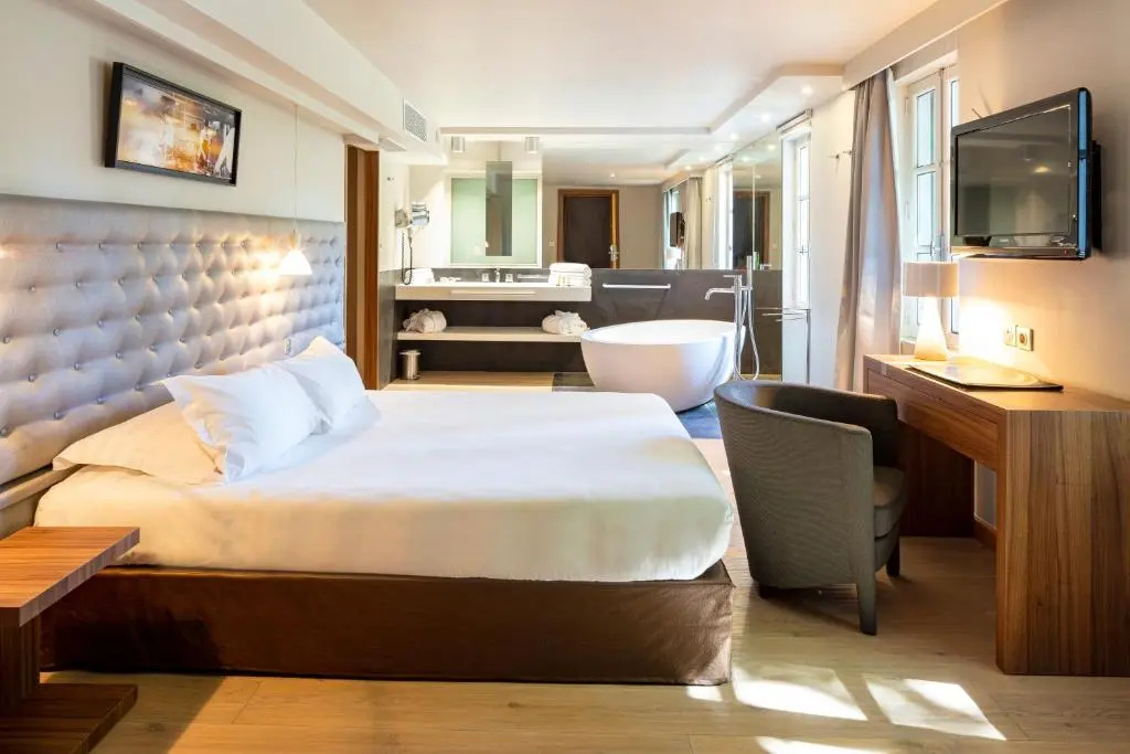 Le Pré du Moulin - Maison Alonso - Hôtel Restaurant - Chambres