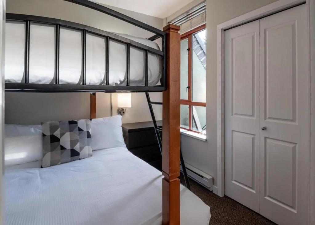 MountainView Accommodation, The Alpenglow Lodge Properties by null