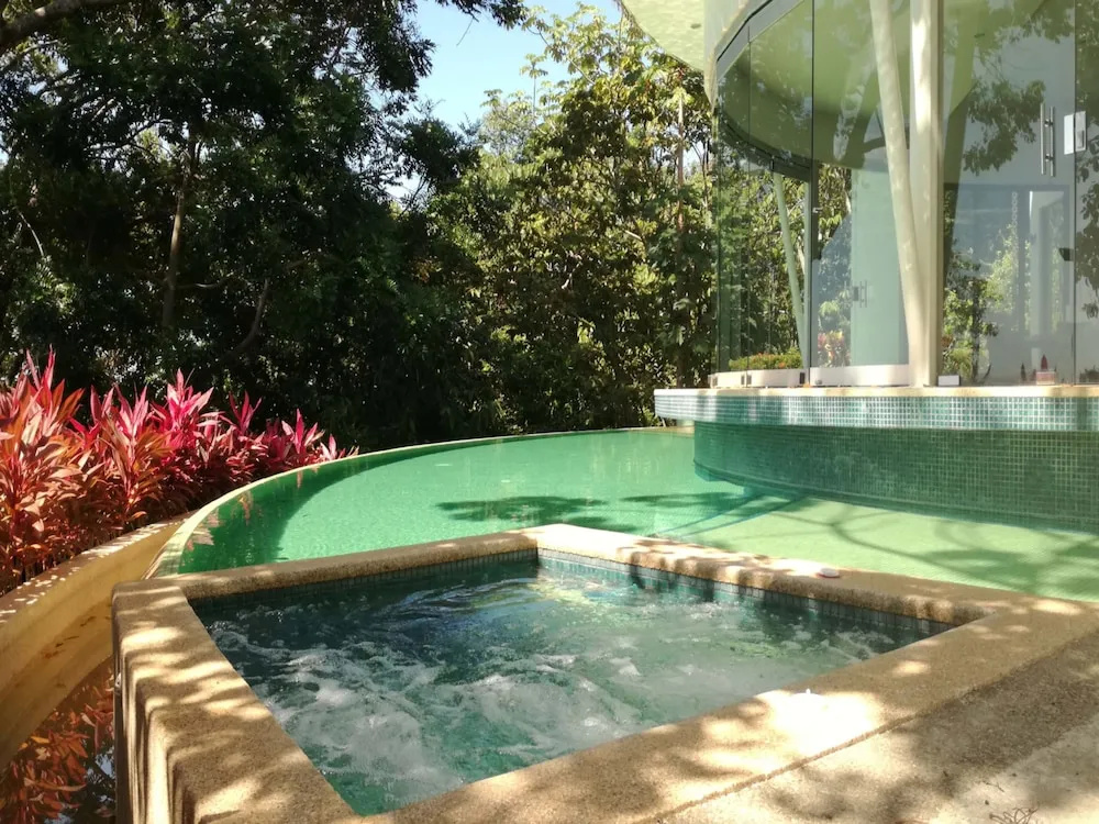 4 Bedrooms Deluxe Cottage