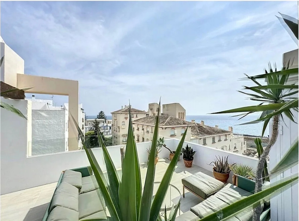 Mb.b53 - Beachfront Penthouse With Sea Views