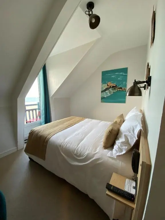 Standard Double Attic room with sea view (full double bed)