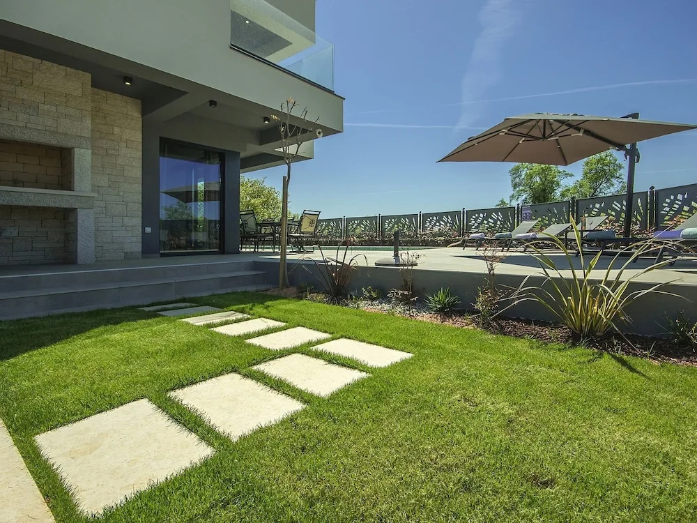 Luxurious Villa in Porec With Jacuzzi