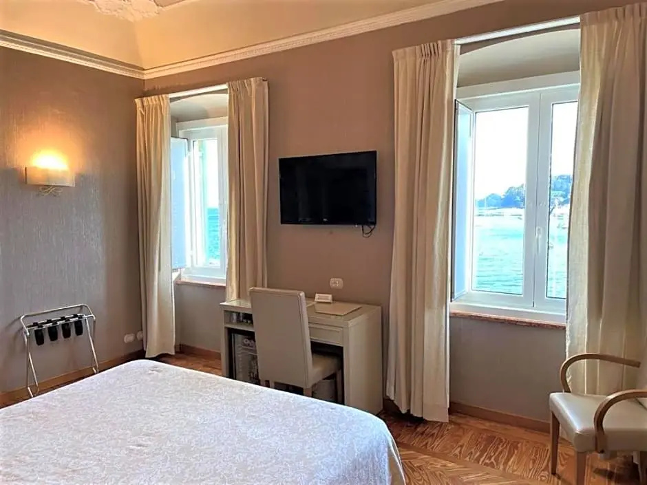 Standard Double room with sea view (full double bed)