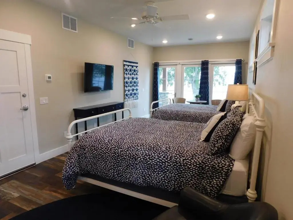 2 Bedrooms Standard room with lake view