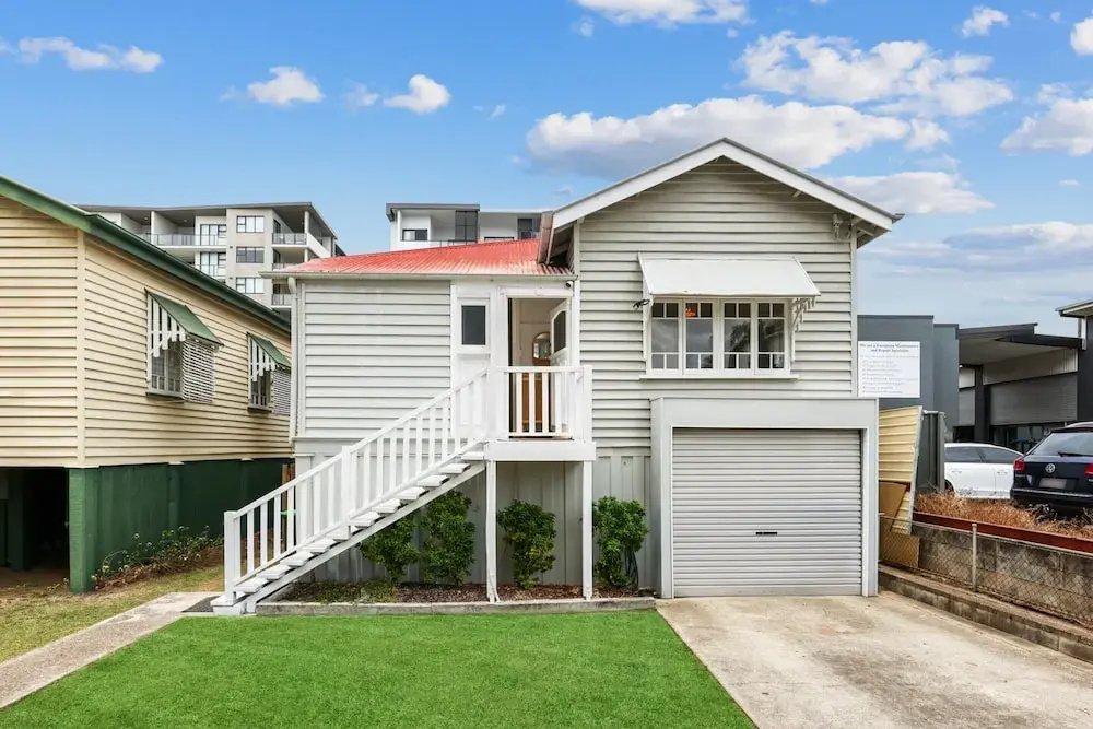 Tranquil 3-bed Family Home With Spacious Backyard