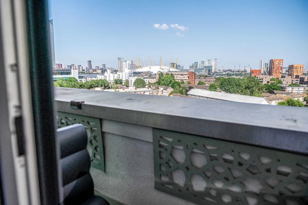 Canary Wharf Retreat With Free Secure Parking