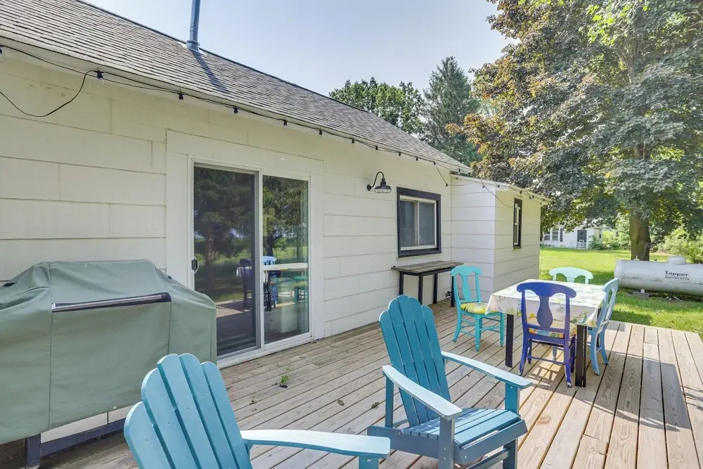 South Haven Farmhouse w/ Fire Pit, 4 Mi to Beach!