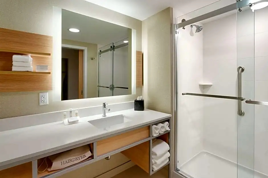 Hilton Garden Inn Lehi - Tap to explore photos