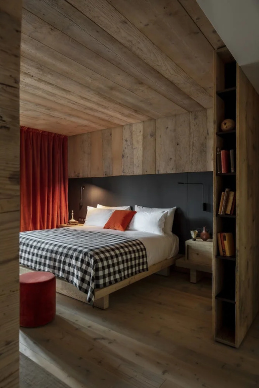 Deluxe Double room (full double bed)