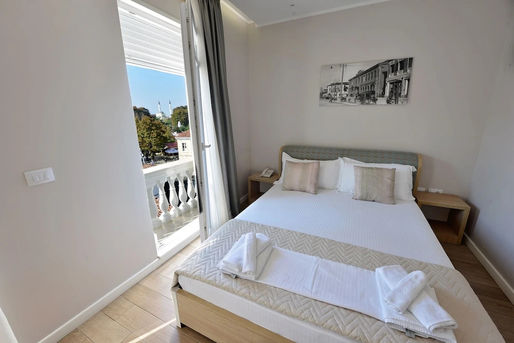 Standard Double room with balcony (full double bed)