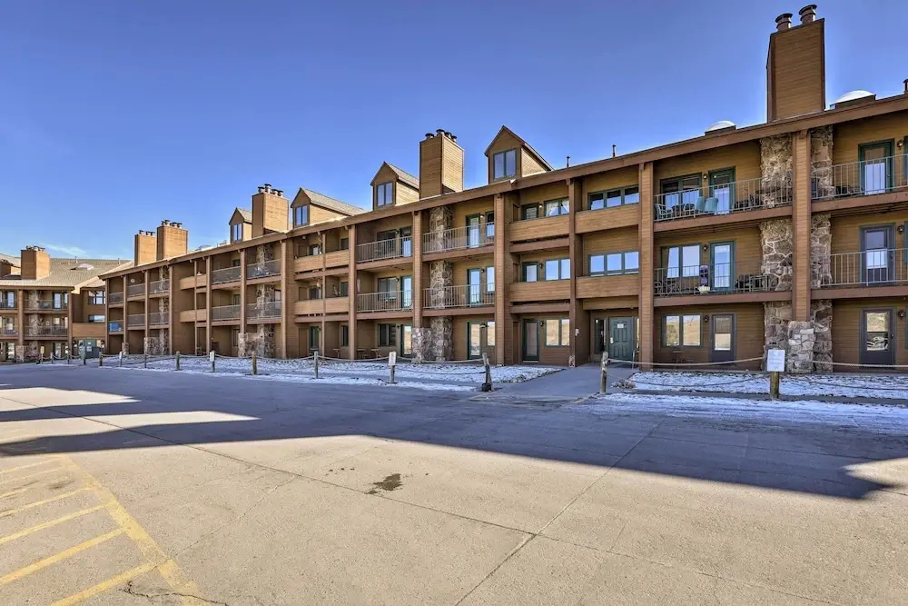 2 Mi to Skiing: Studio w/ Pool Access in Granby!