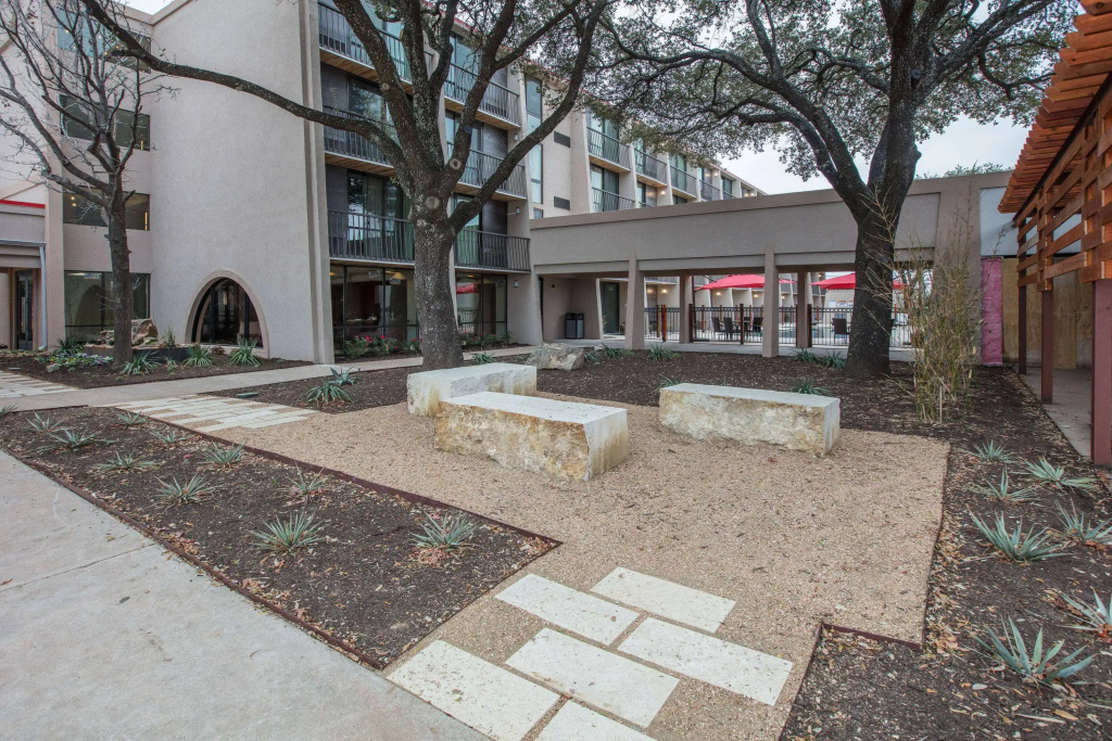 Ramada by Wyndham Austin South - Général
