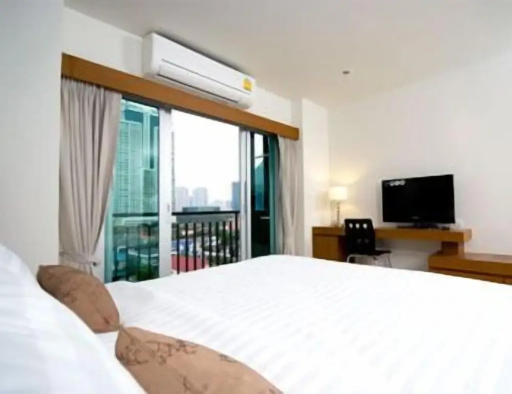 Standard Double room with balcony (full double bed)