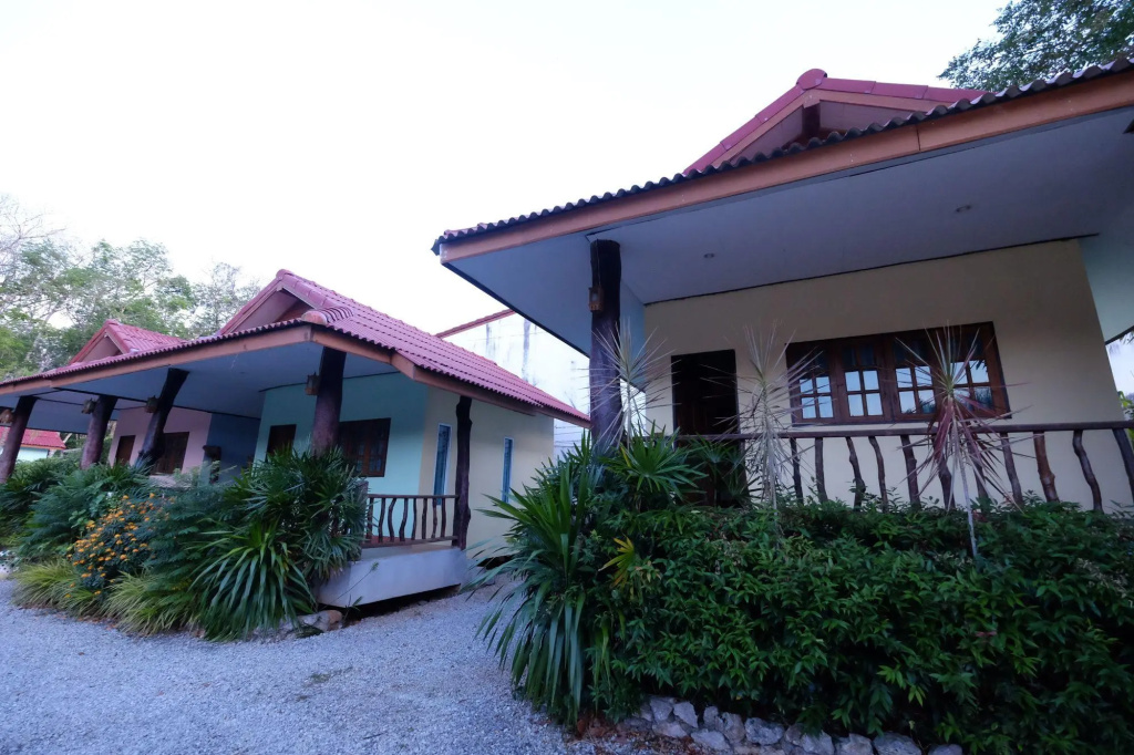 Pum and Plam Homestay Resort