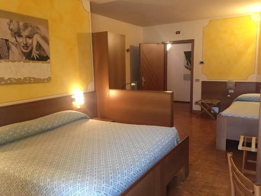 Standard Triple room