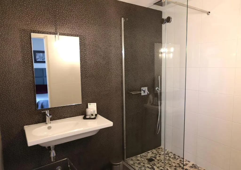 Superior Double room (full double bed)