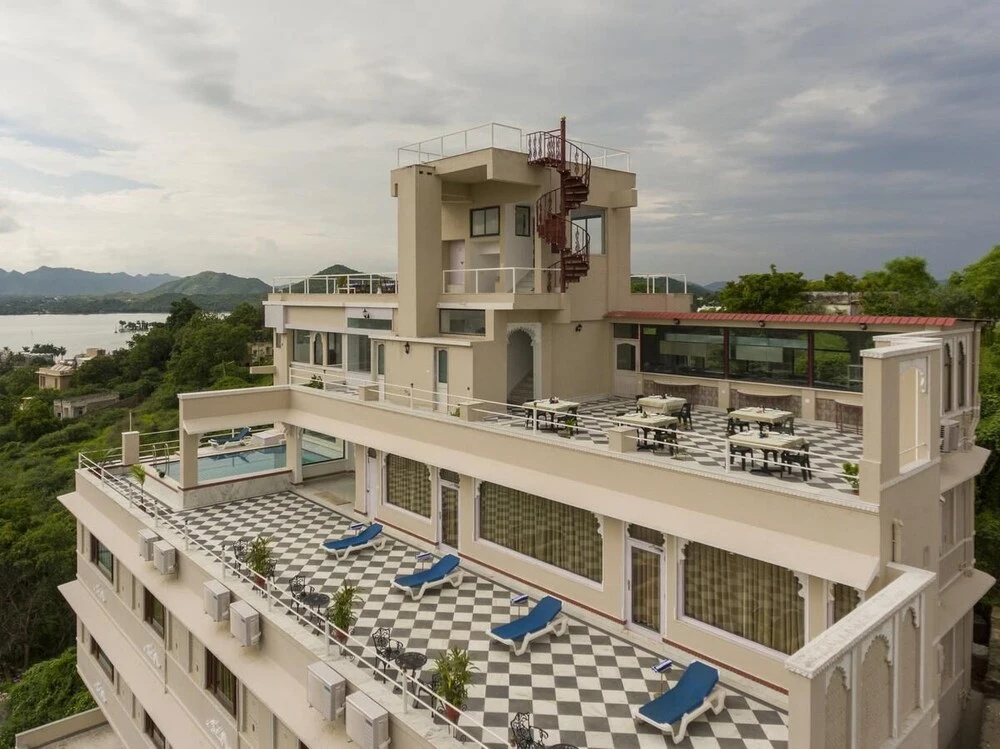 Hotel Raj Kuber