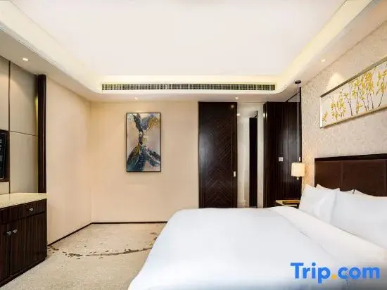 Double Suite full double bed