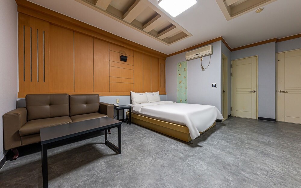 Cheonan Adonis — 4