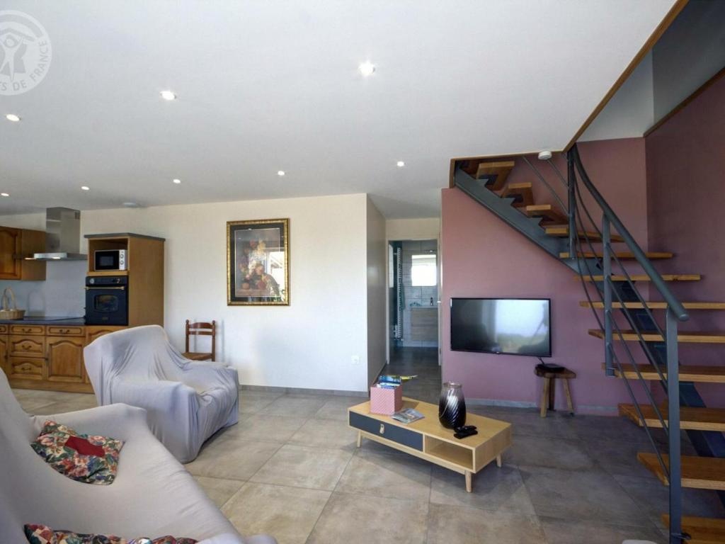 Gite Panissières, 3 pièces, 8 personnes - FR-1-496-215