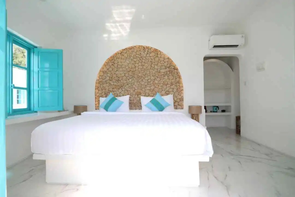 Loccal Collection Hotel — 4