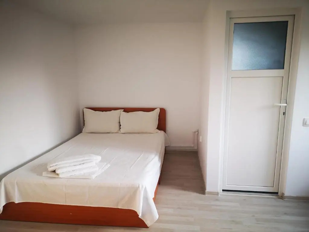 Standard Triple room with garden view