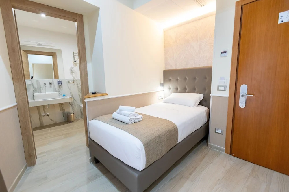 Standard Single room with balcony and with city view