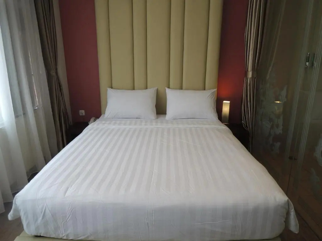 Deluxe Double room (full double bed)