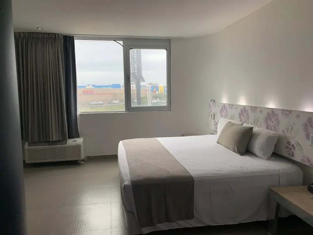 Standard Double room with street view (full double bed)