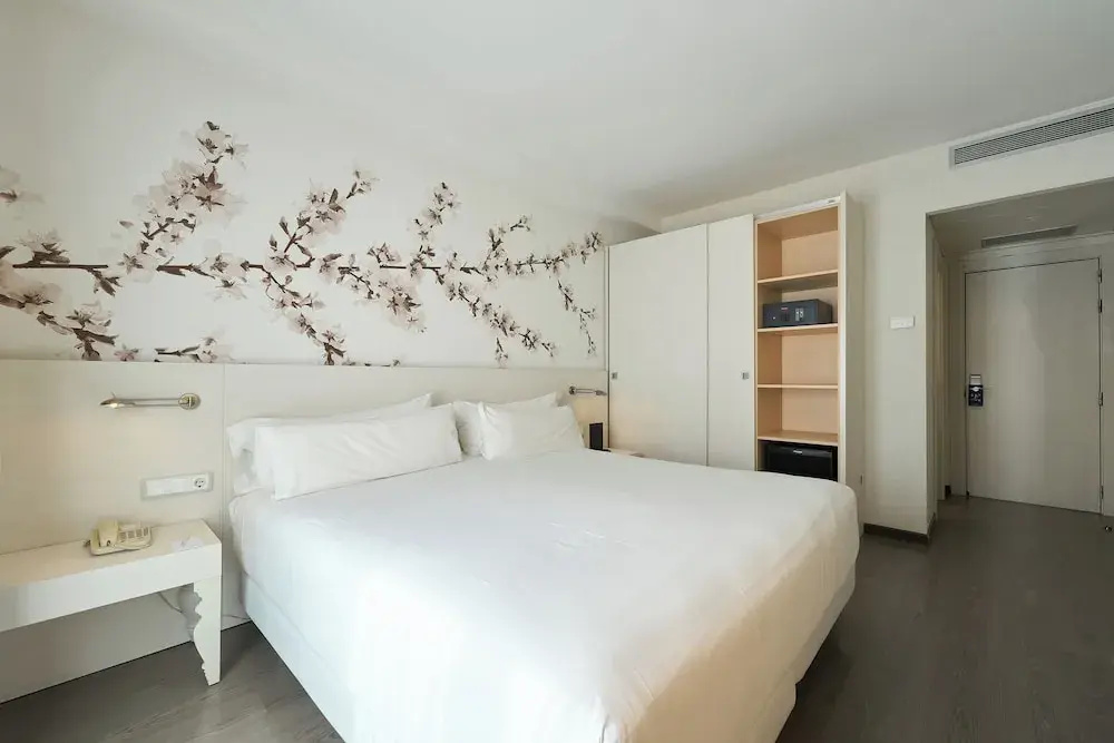 Double room (full double bed)