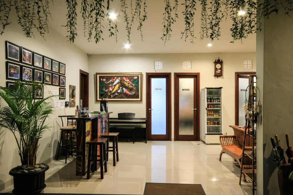 Lobby & Reception