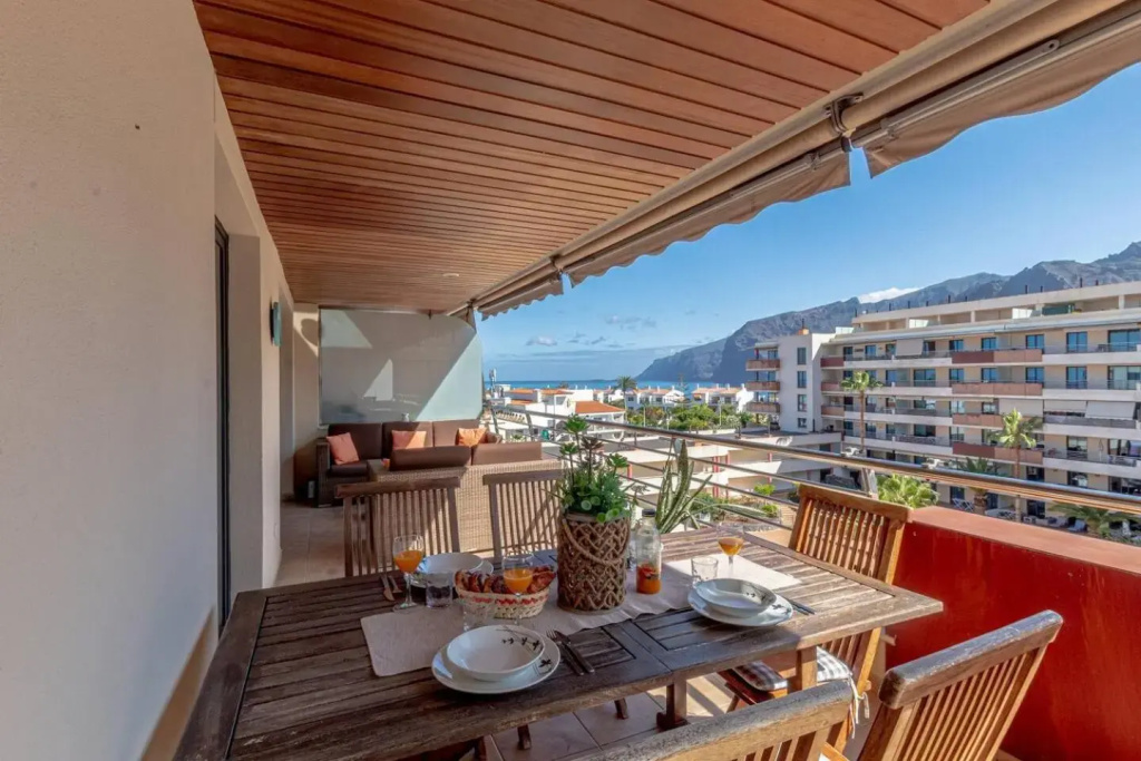 Top Floor Ocean View Apartment by DreamHomesTenerife