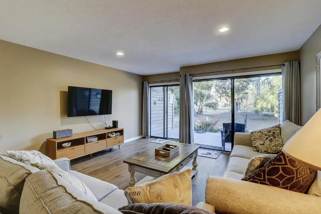 147 Greens 2 BR 25 BA Golf Shipyard