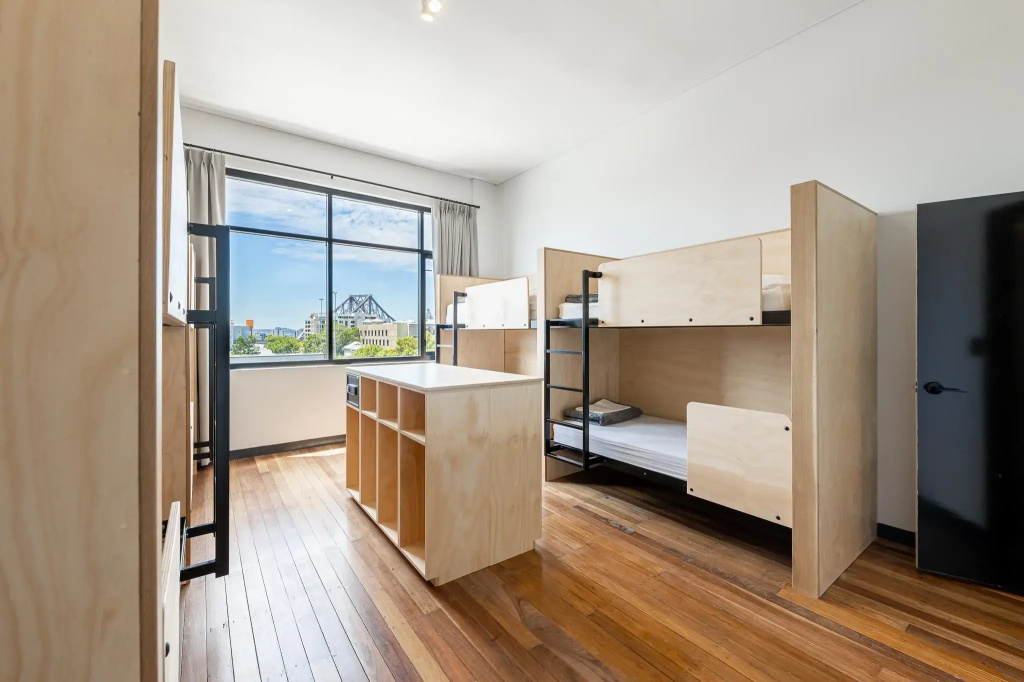 Bunk Backpackers