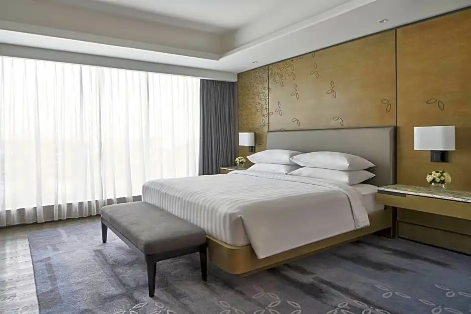 1 Bedroom Executive Double Suite with pool view (full double bed)