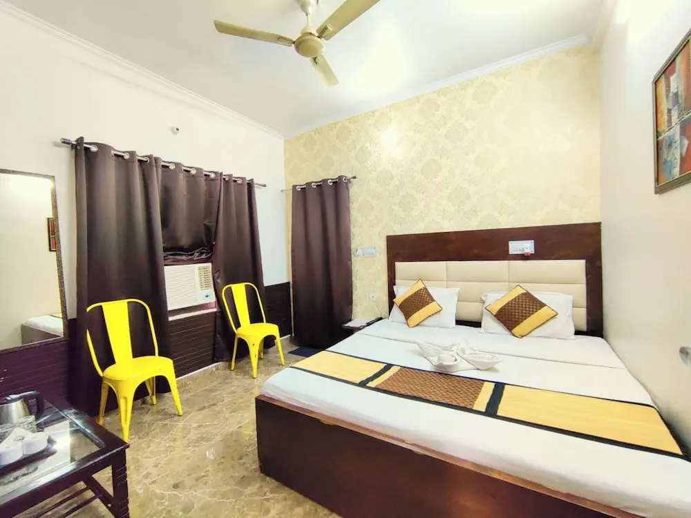 Standard Double room with city view (full double bed)