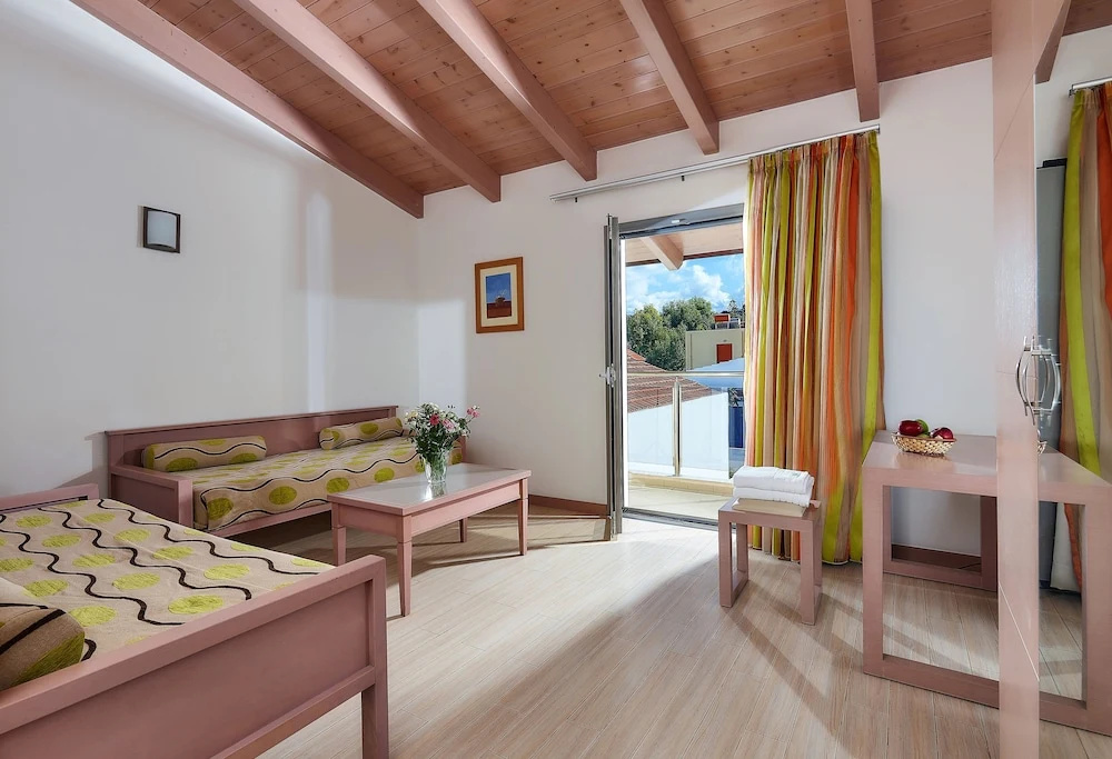 1 Bedroom Family Suite with partial sea view