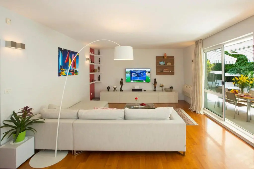 3 Bedrooms Apartment